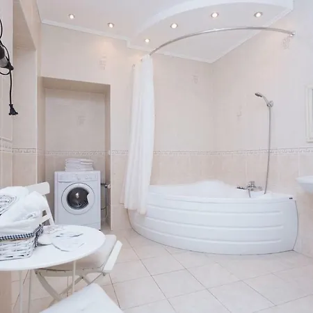 Likehome On Nezavisimosti Avenue Apartment *